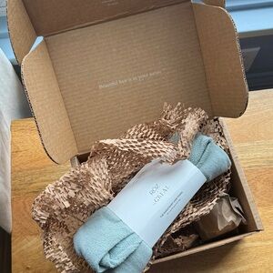 RŌZ + THE GREAT THE SWEATSHIRT HAIR TOWEL.